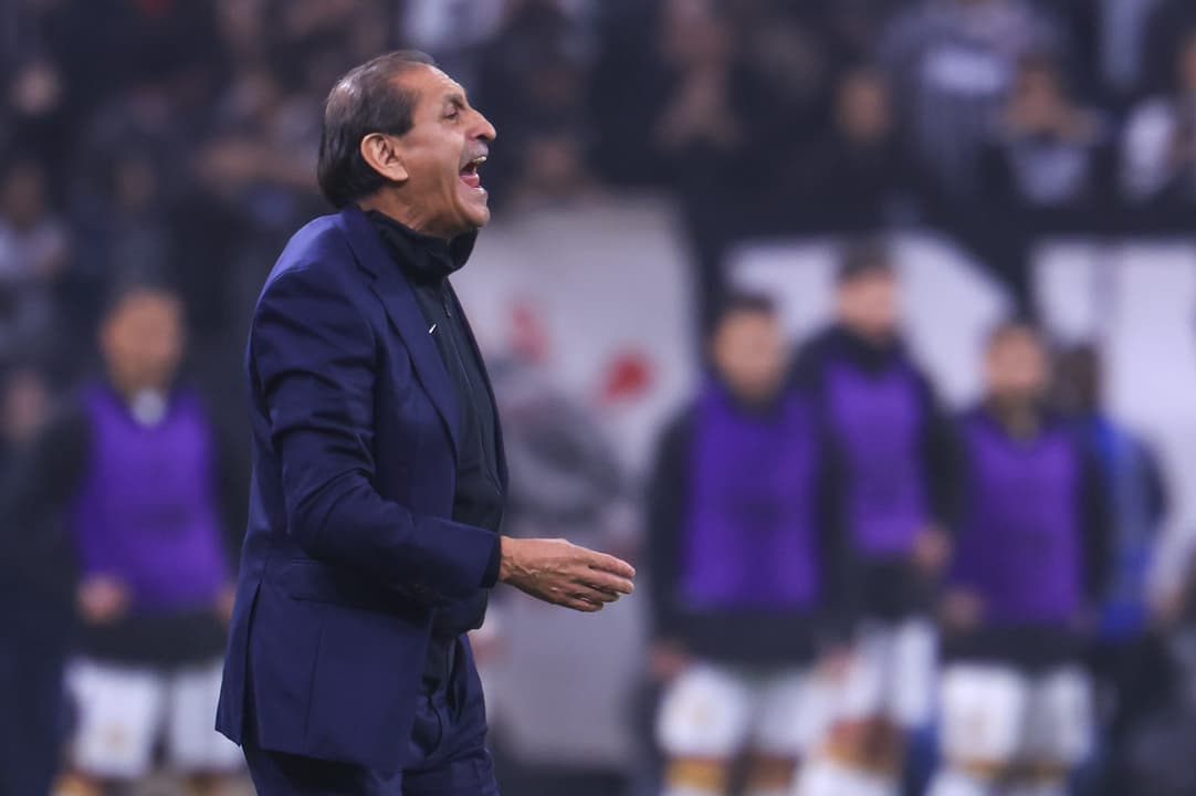 Ramón Díaz escolhe Hugo Souza como titular e aposta em evolução do Corinthians.