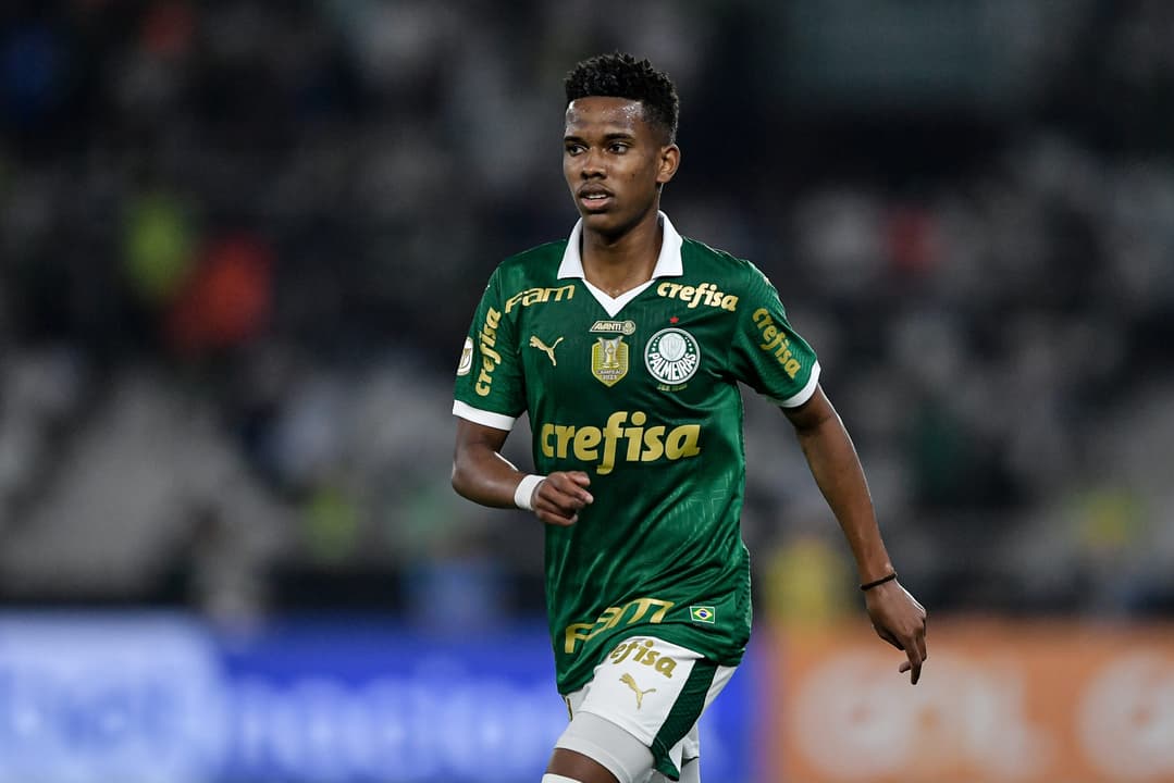 Palmeiras preocupado com lesão de Estêvão após jogo com Botafogo