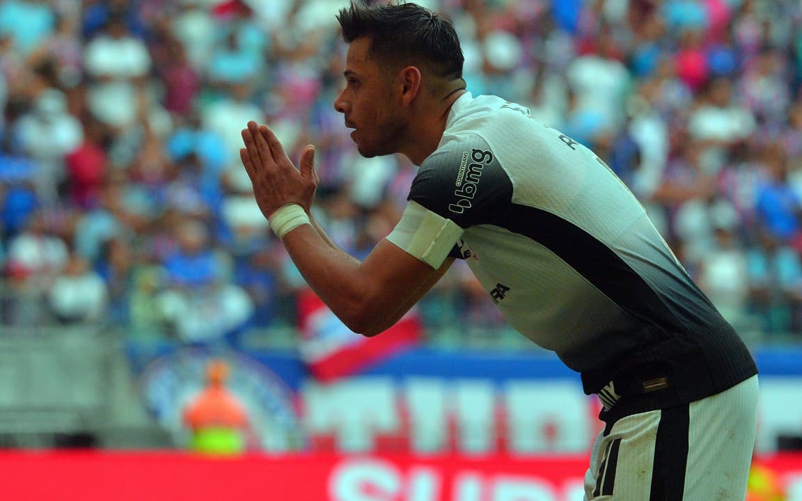 Romero reaparece e Corinthians domina Bahia de Rogério Ceni no Brasileirão.