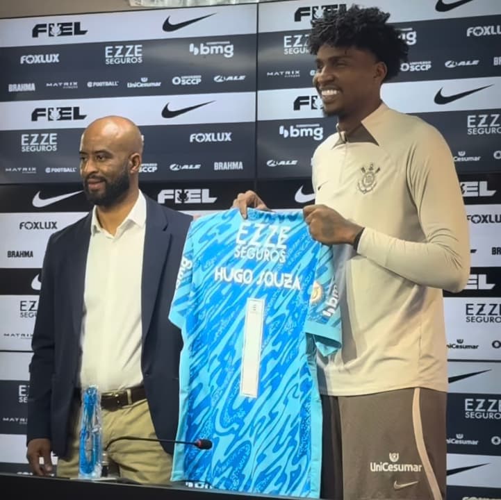 QUEM É O TITULAR? Contratação de Hugo Souza aumenta disputa pela titularidade no gol do Corinthians.