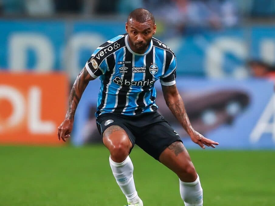 Saída de jogador do Grêmio é confirmada por Renato Gaúcho.
