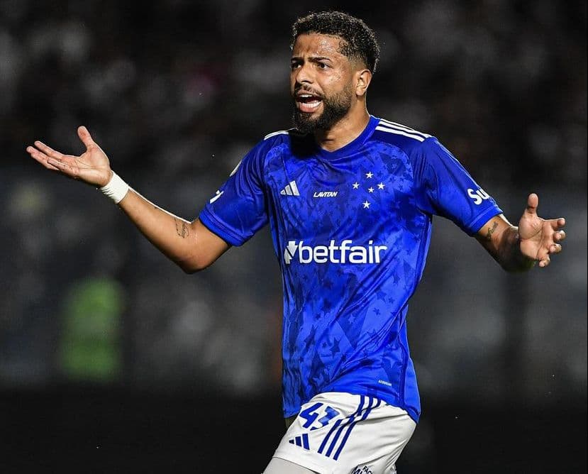 Problema defensivo preocupa Cruzeiro para duelo contra Corinthians