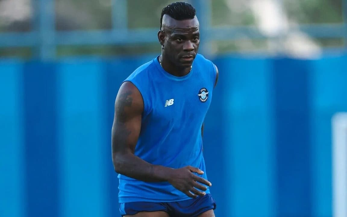 Corinthians desiste de Balotelli e busca novos reforços no mercado.
