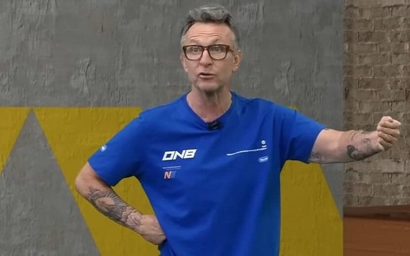 Corinthians planeja contratação de jogador do Barcelona com novo patrocinador.