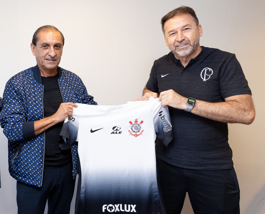 Ramón Díaz assume Corinthians com desafios em meio à luta contra rebaixamento.