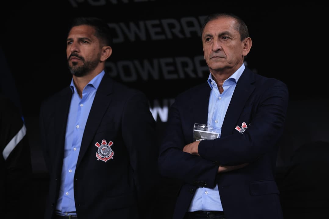 Emiliano Díaz e Ramon Diaz em passagem pelo Corinthains (Foto: Ettore Chiereguini/AGIF)