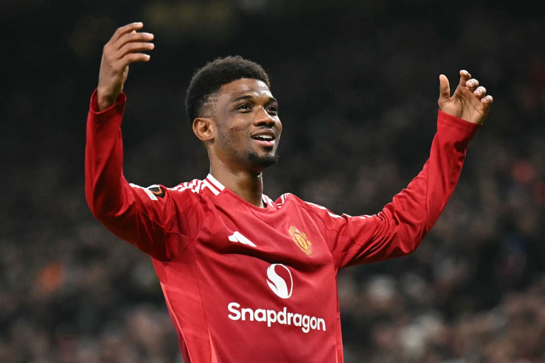 Amad Diallo comemora o gol do Manchester United diante do PAOK, pela Europa League