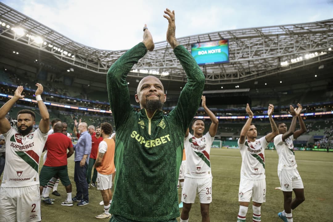 Felipe Melo comemora permanência do Fluminense na Série A após vitória sobre o Palmeiras