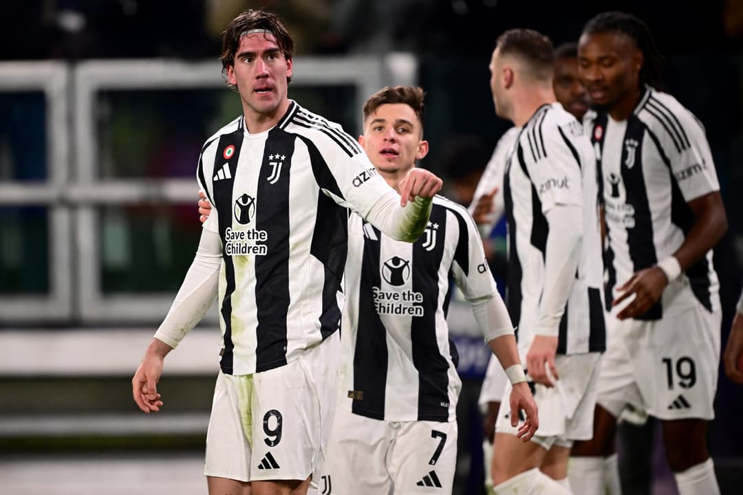Vlahovic comemora gol após falha de Ederson (Foto: Marco Bertorello/AFP)