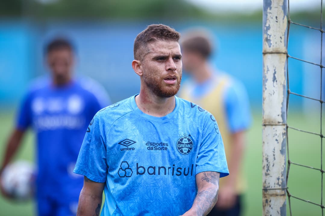 Cuellar em treinamento do Grêmio (Foto: Lucas Uebel/Grêmio FBPA)
