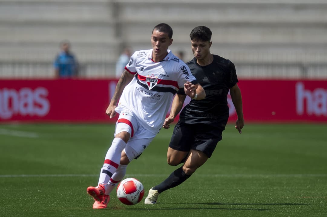 Lateral do Corinthians, Caipira marca atleta do São Paulo na final da Copinha
