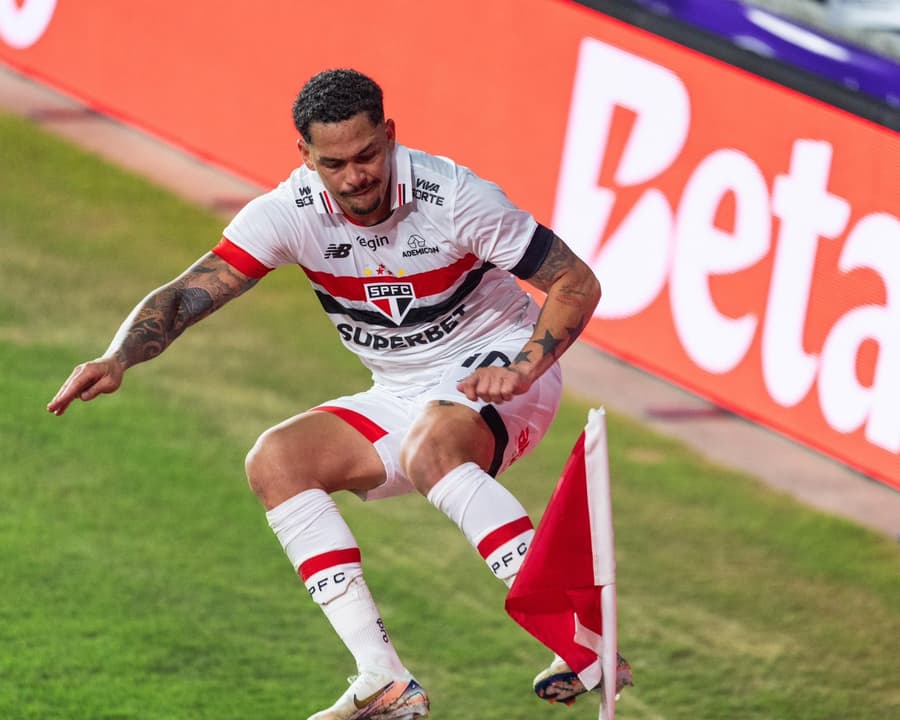 Luciano comemora gol de empate contra o Cruzeiro no Inter&Co Stadium