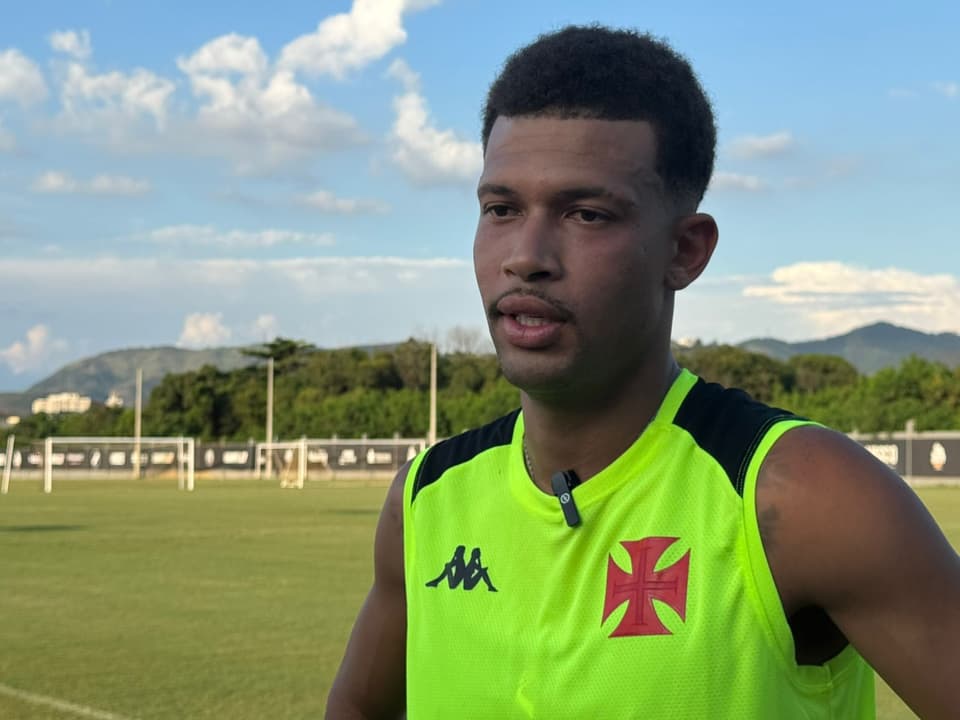 João Victor, zagueiro do Vasco, tem proposta do Cruzeiro (Foto: Matheus Guimarães/Lance!)