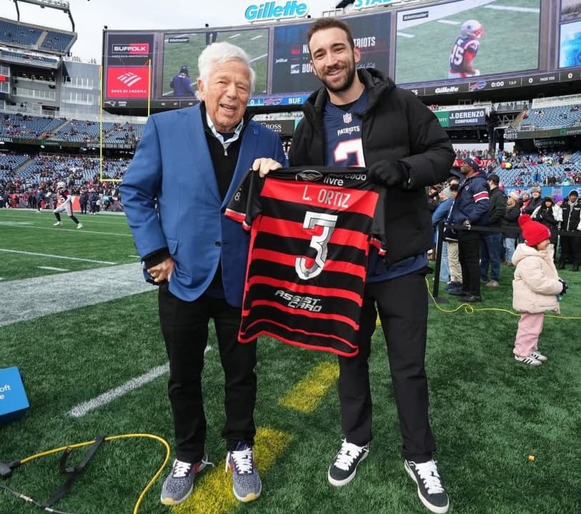 Léo Ortiz, zagueiro do Flamengo, vai a jogo da NFL (Foto: Reprodução/Instagram)