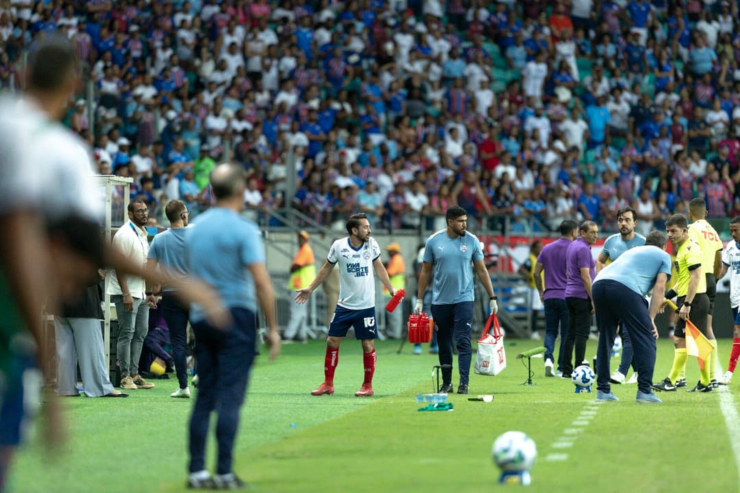 Everton Ribeiro sai de campo indignado com arbitragem

Foto: Rafael Rodrigues / EC Bahia