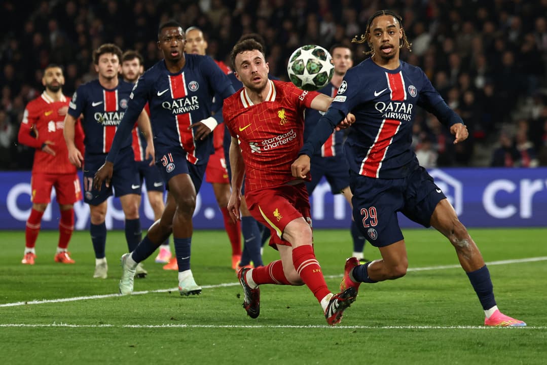 Liverpool e PSG se enfrentam nesta terça-feira para decidir uma das vagas na quartas de final da Champions League (Foto: Anne-Christine POUJOULAT/AFP)