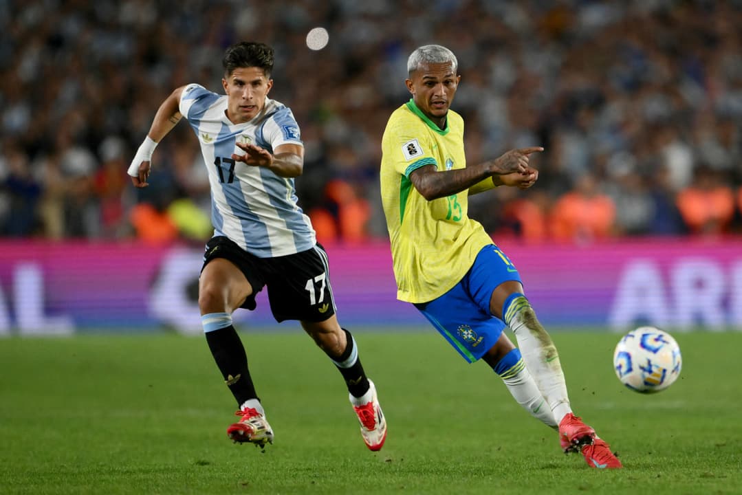 A comentarista dos canais Globo, Ana Thaís Matos, comentou a atuação de Wesley na derrota da Seleção Brasilera para a Argentina por 4 a 1 (Foto: Luis ROBAYO/AFP)