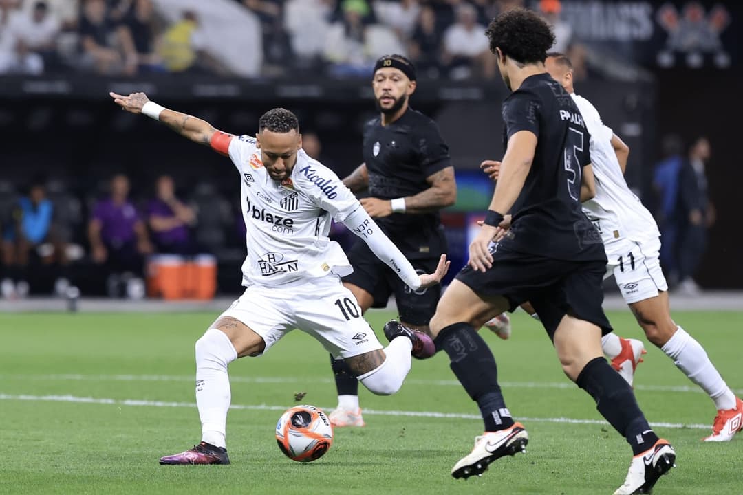 Neymar e Memphis vão se encontrar na semifinal do Campeonato Paulista, na Neo Química Arena - Corinthians x Santos (Foto:Marcello Zambrana/AGIF)