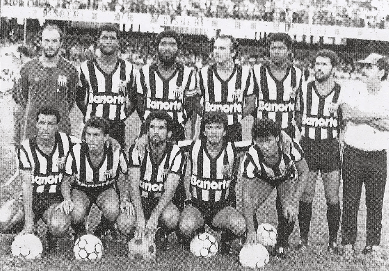 Time do Central (PE) se reúne antes de partida pelo Brasileiro de 1986 Foto: Assessoria / Central