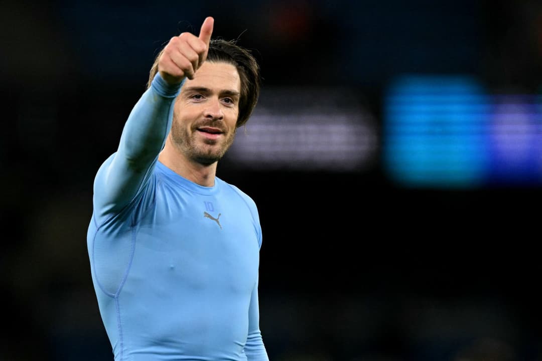 Jack Grealish em treino pré-jogo do Manchester City (Foto: Oli SCARFF / AFP)