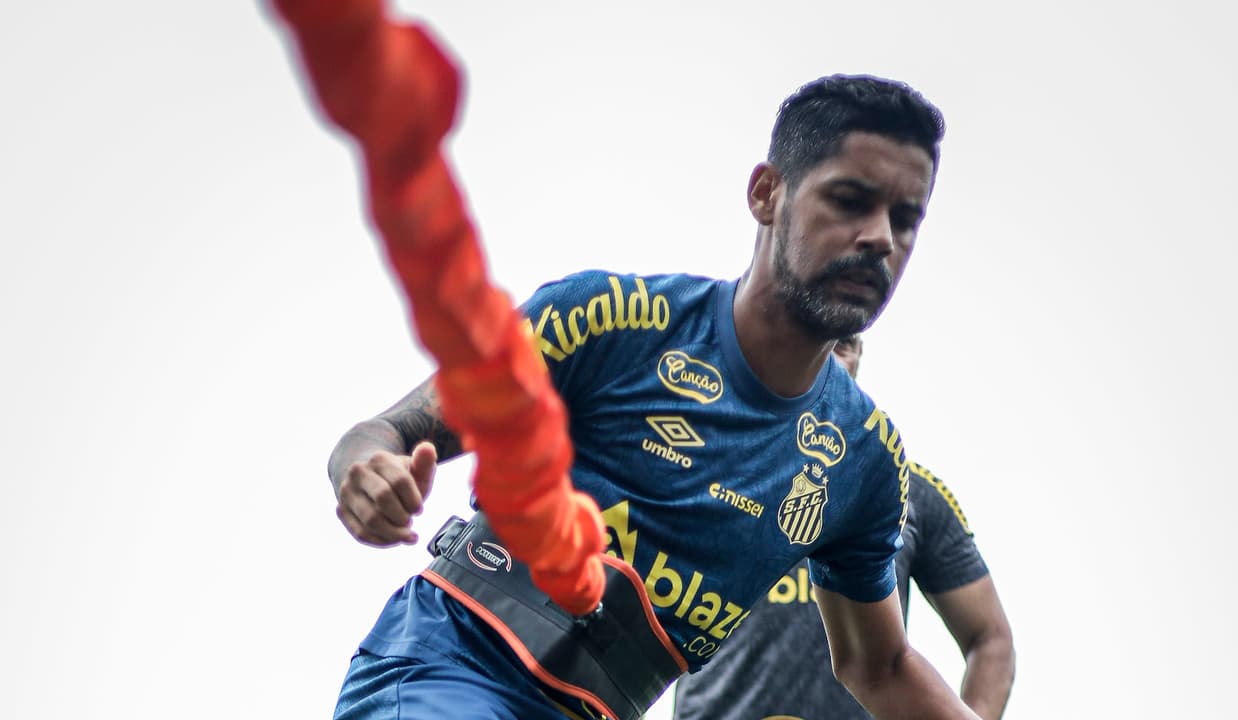 Aderlan está fora desde julho do ano passado (Foto: Reinaldo Campos/ Santos FC)