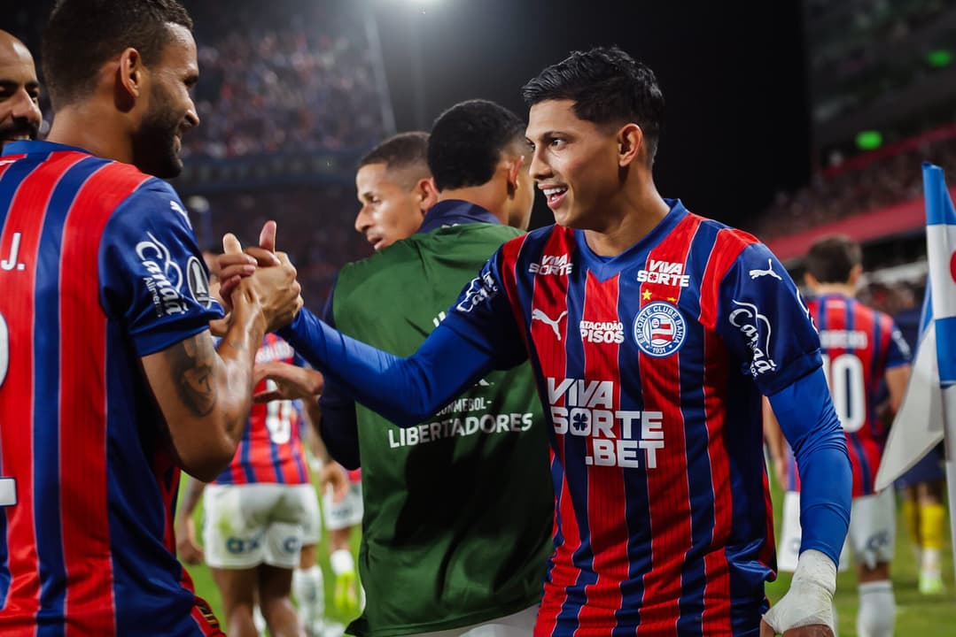 Erick Pulga comemora gol pela Libertadores com companheiros de time
Foto: Letícia Martins/EC Bahia