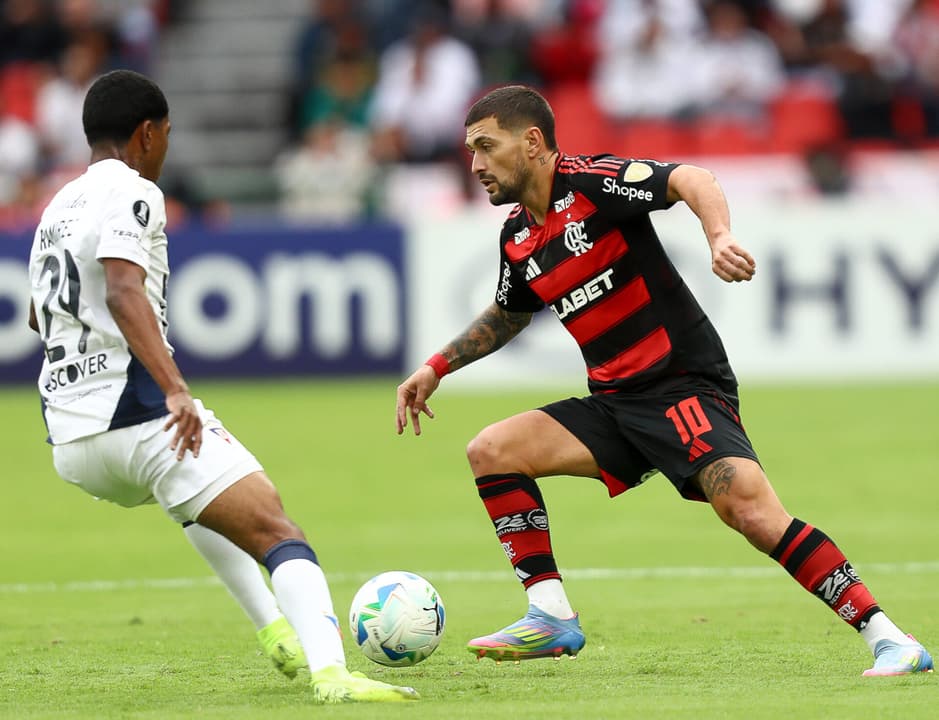 Arrascaeta durante a partida contra a LDU (Foto: Gilvan de Souza/Flamengo)