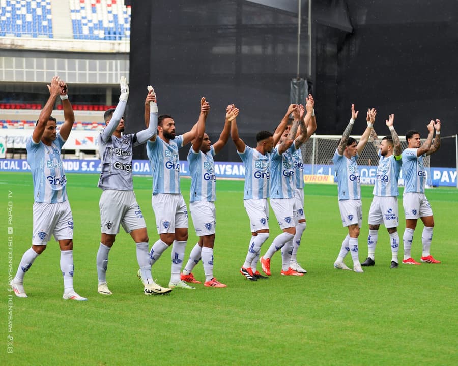 Time do Paysandu antes de jogo contra o CRB pela Série B Foto: Jorge Luís Totti/Paysandu