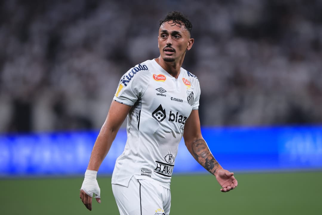 Diego Pituca marca pelo Santos depois de cinco meses e celebra recomeço na Série A. (Foto: Ettore Chiereguini/AGIF)