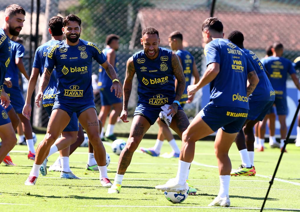 Neymar treina com o elenco do Santos em preparação para duelo contra o Fluminense. (Foto: Mauricio De Souza/AGIF)