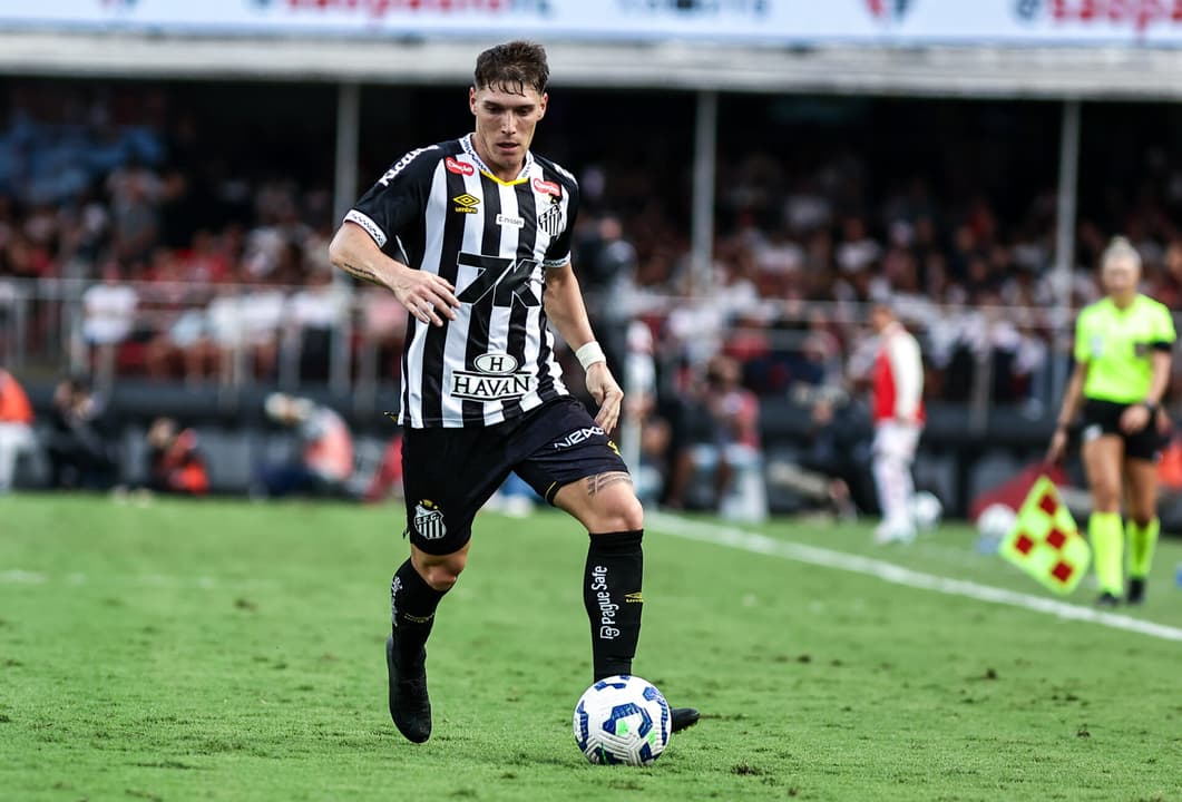 Santos venceu apenas um clássico na temporada de 2025. (Foto: Fabio Giannelli/AGIF)