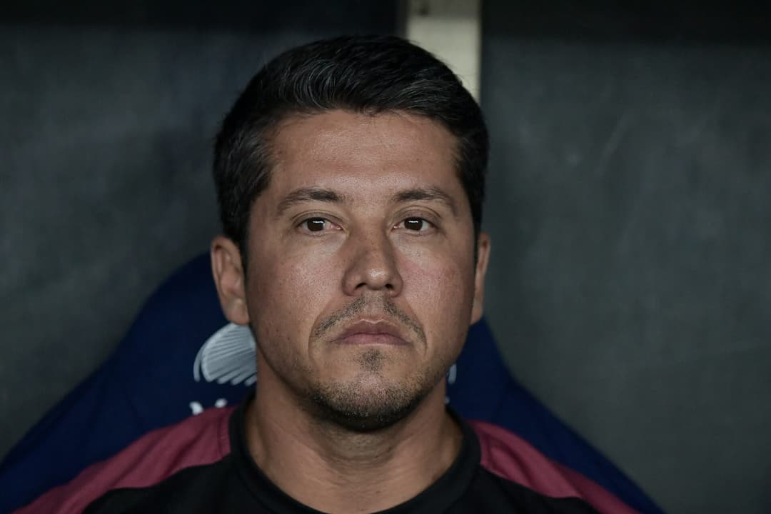 Thiago Carpini durante partida contra o Fluminense no Maracanã Foto: Thiago Ribeiro/AGIF