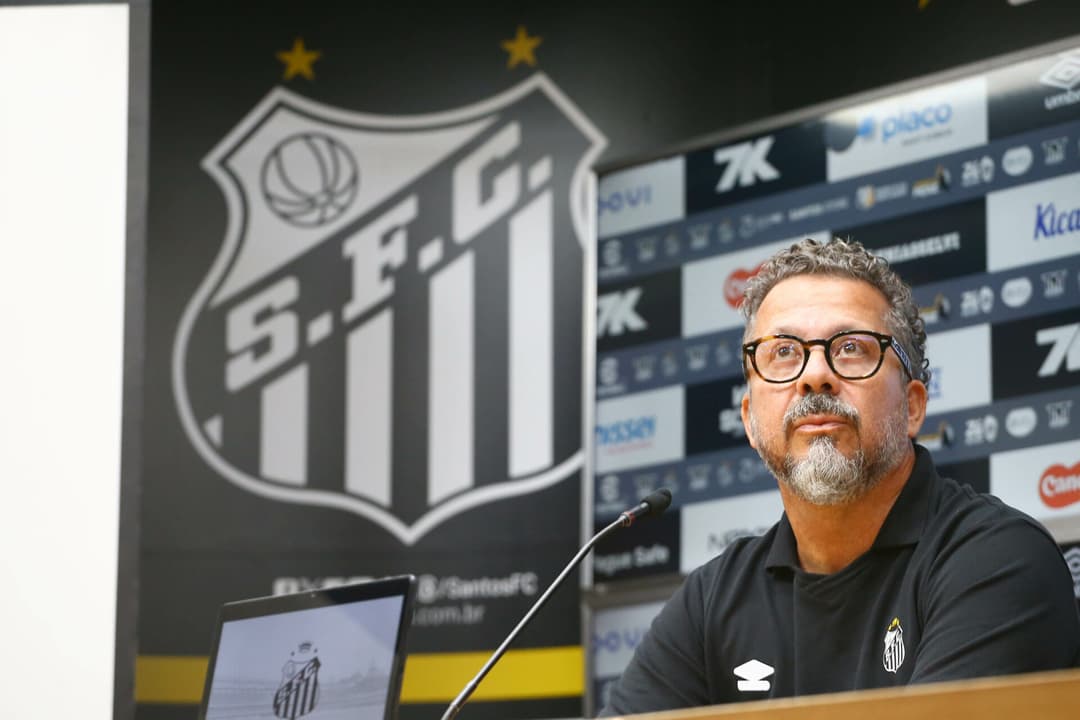 Cléber Xavier apresentado no Santos