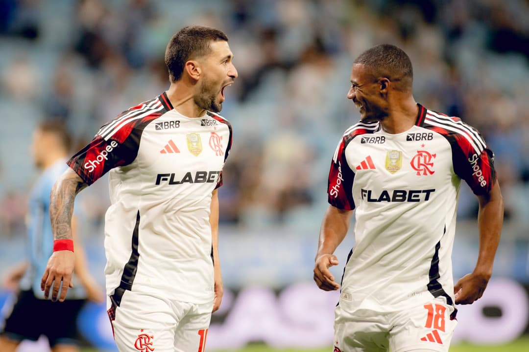Arrascaeta comemorando um dos gols. (Foto: Adriano Fontes/Flamengo)