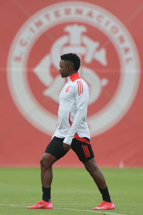 Treino do Internacional - Carbonero (Foto: Ricardo Duarte/SC Internacional)