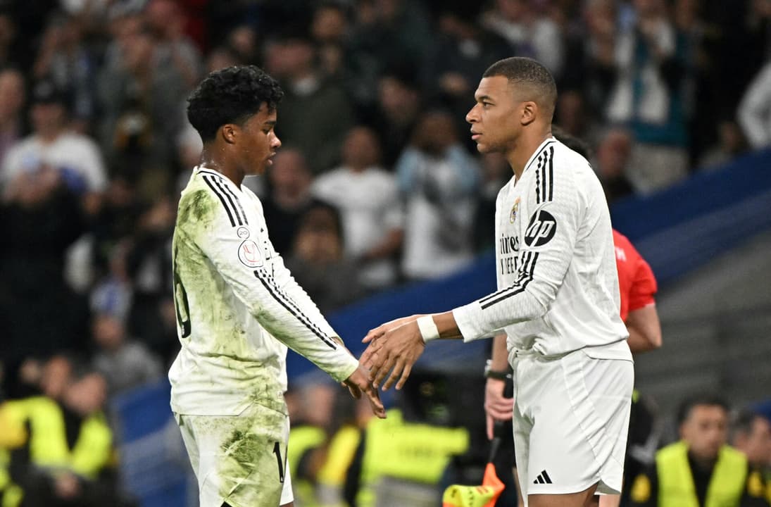 Endrick e Kylian Mbappé (Foto: Javier Soriano/AFP)