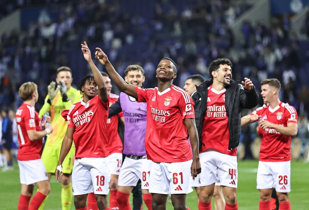 Jogadores do Benfica comemoram goleada sobre o Porto, que disputa o Mundial (Foto: Reprodução/X)
