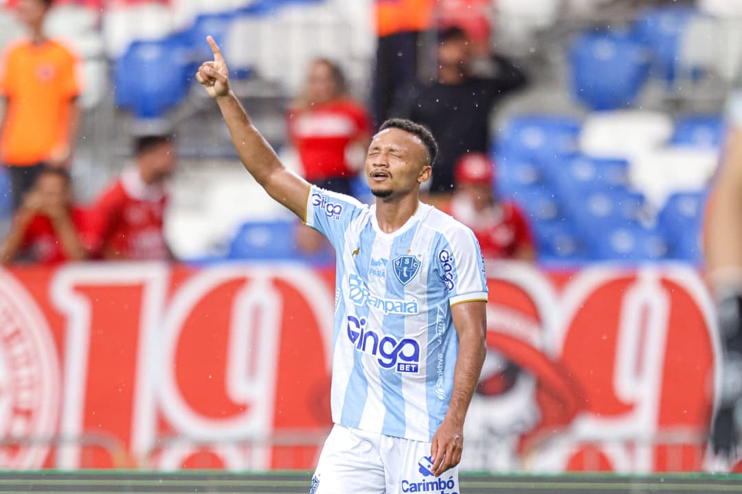 Reverson comemora gol em Paysandu x CRB. (foto: Fernando Torres/AGIF)
