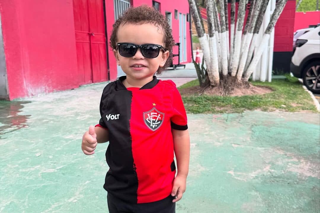 João Pedro posa para foto no Barradão Foto: Redes Sociais