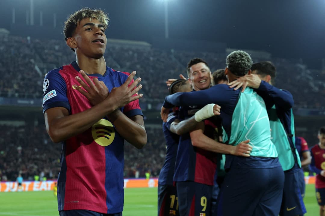 Yamal comemora gol marcado pelo Barcelona sobre o Dortmund