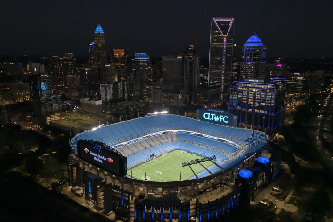 Vista aérea do Bank Of America Stadium, que recebe Real Madrid e Bayern no Mundial