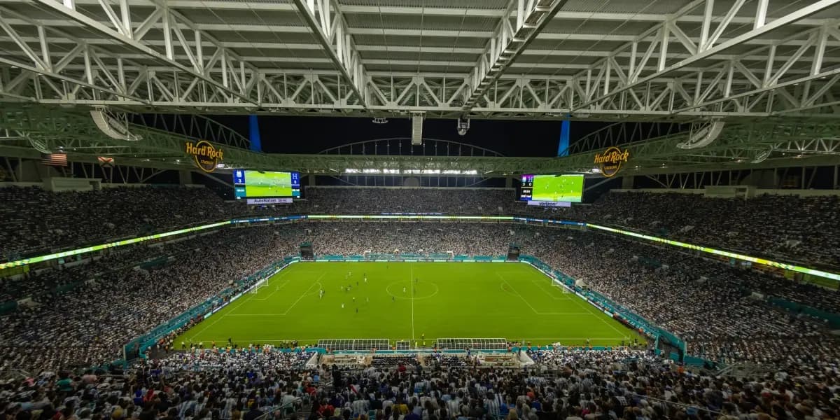 Palco da festa! O Hard Rock Stadium vai receber o espetáculo de abertura e o início do novo Mundial de Clubes. (Foto: Divulgação/Conmebol)