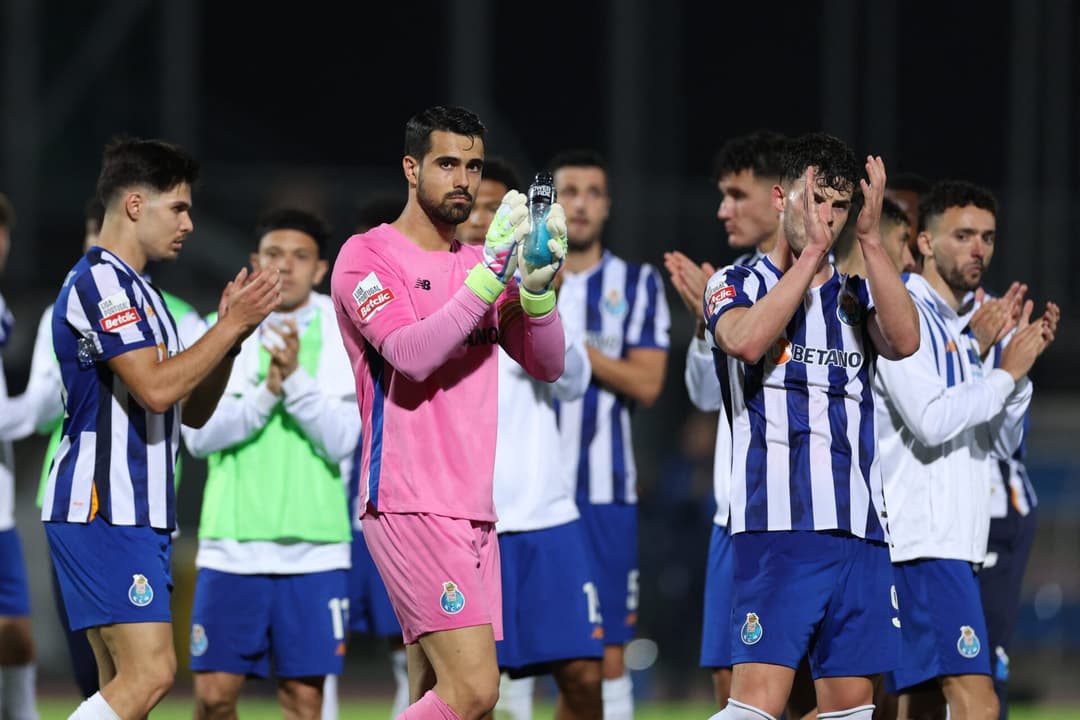 Jogadores do Porto aplaudem torcedores