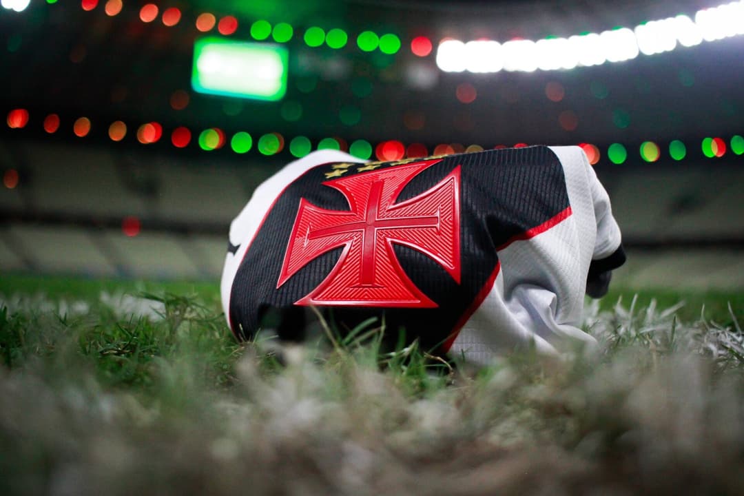 Camisa do Vasco no gramado do Castelão (Foto: Matheus Lima/Vasco)