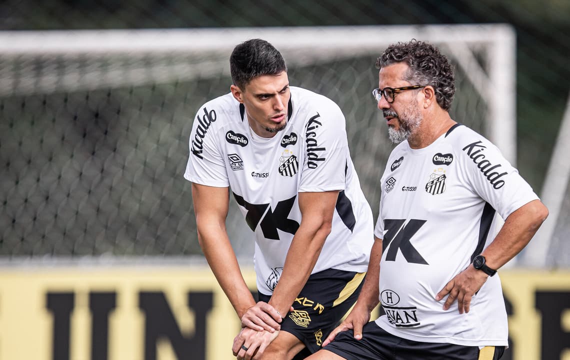 Cléber Xavier também pode usar o amistoso como preparação para o time (Foto: Raul Baretta/ Santos FC)