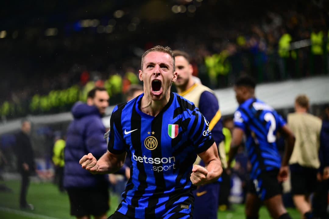 Frattesi comemora gol pelo Inter contra o Barcelona (Foto: Marco BERTORELLO / AFP)