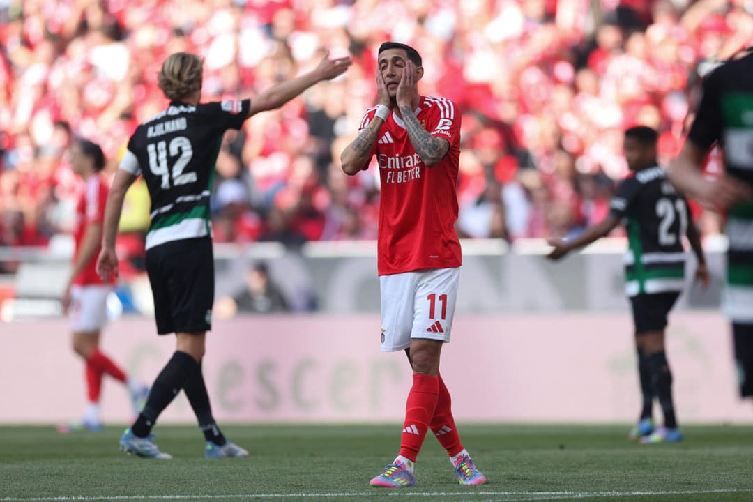 Di Maria em ação em Benfica x Sporting (Foto: Filipe Amorim/AFP)