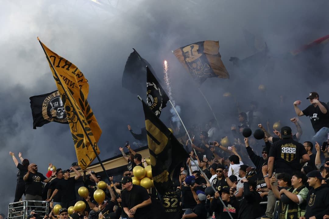 Torcedores do Los Angeles FC fazem festa no BMO Stadium