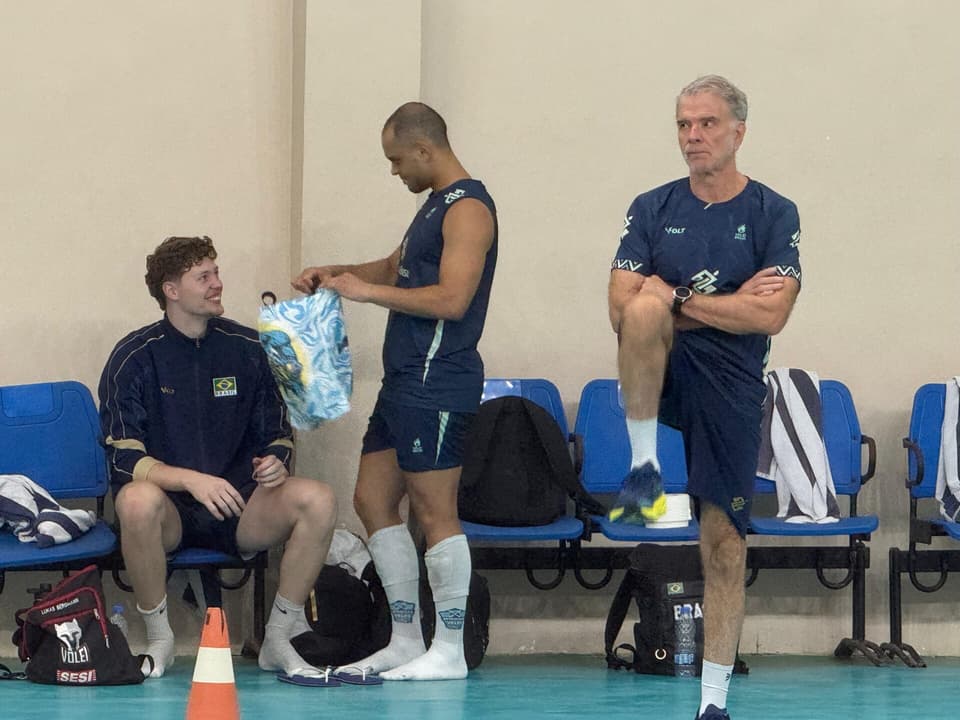 Técnico Bernardinho no treino da Seleção Brasileira masculina de vôlei (foto: Kauhan Fiaux)