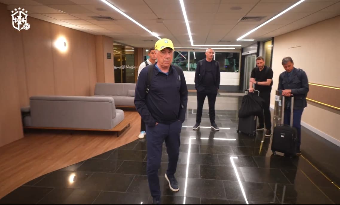 Ancelotti e parte de sua comissão técnica (Foto: Reprodução/CBF)